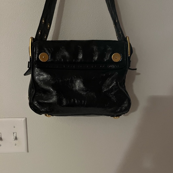 MARC JACOBS black-patent leather. Luxuriously soft leather, gold toned hardware. - Picture 8 of 9